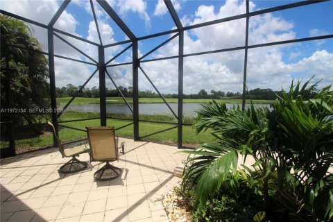 Casa en venta en West Palm Beach, Florida, 3 dormitorios, 229.84 m2 № 2034008 - foto 2