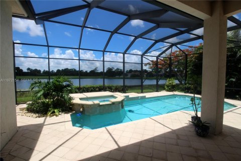 Casa en venta en West Palm Beach, Florida, 3 dormitorios, 229.84 m2 № 2034008 - foto 3