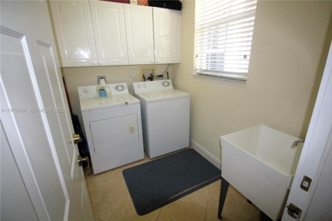 Casa en venta en West Palm Beach, Florida, 3 dormitorios, 229.84 m2 № 2034008 - foto 11