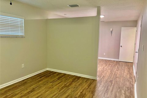 Apartamento en alquiler en Gulfport, Florida, 2 dormitorios, 83.61 m2 № 1850113 - foto 3