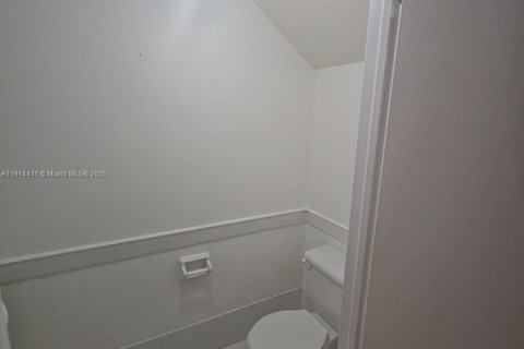 Touwnhouse à vendre à Miami, Floride: 2 chambres, 107.02 m2 № 1970724 - photo 18