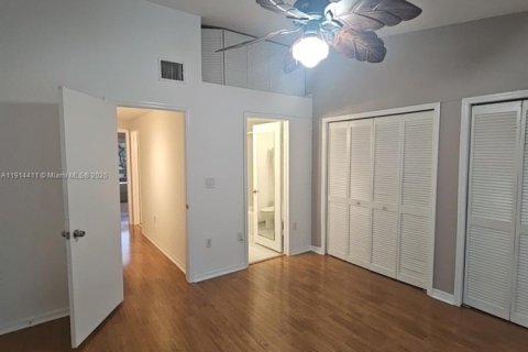 Touwnhouse à vendre à Miami, Floride: 2 chambres, 107.02 m2 № 1970724 - photo 30