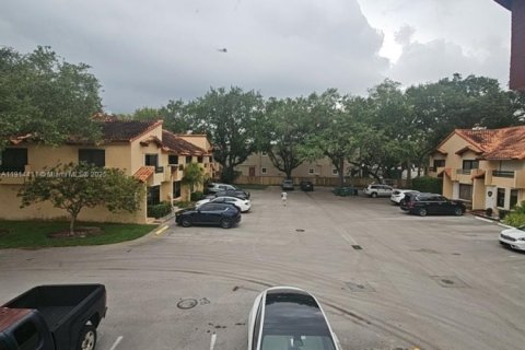 Touwnhouse à vendre à Miami, Floride: 2 chambres, 107.02 m2 № 1970724 - photo 24