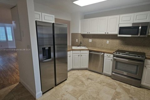 Touwnhouse à vendre à Miami, Floride: 2 chambres, 107.02 m2 № 1970724 - photo 7