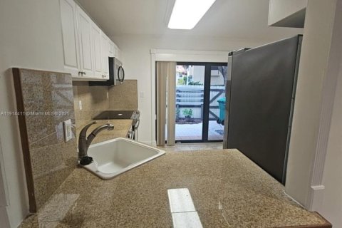 Touwnhouse à vendre à Miami, Floride: 2 chambres, 107.02 m2 № 1970724 - photo 9