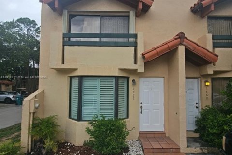 Touwnhouse à vendre à Miami, Floride: 2 chambres, 107.02 m2 № 1970724 - photo 1