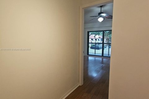 Touwnhouse à vendre à Miami, Floride: 2 chambres, 107.02 m2 № 1970724 - photo 21