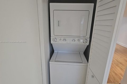 Touwnhouse à vendre à Miami, Floride: 2 chambres, 107.02 m2 № 1970724 - photo 15