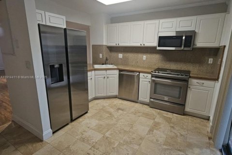 Touwnhouse à vendre à Miami, Floride: 2 chambres, 107.02 m2 № 1970724 - photo 8