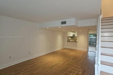 Touwnhouse à vendre à Miami, Floride: 2 chambres, 107.02 m2 № 1970724 - photo 2