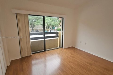 Touwnhouse à vendre à Miami, Floride: 2 chambres, 107.02 m2 № 1970724 - photo 22