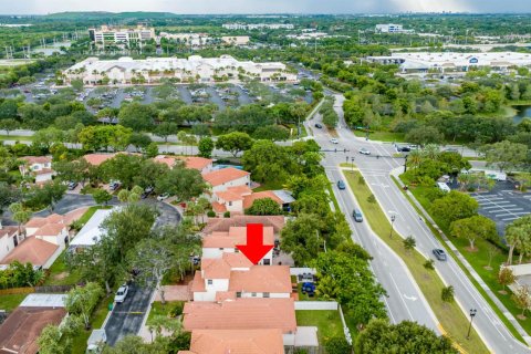House in Coral Springs, Florida 3 bedrooms, 163.51 sq.m. № 2365713 - photo 6