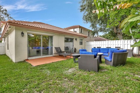 House in Coral Springs, Florida 3 bedrooms, 163.51 sq.m. № 2365713 - photo 10