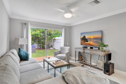 House in Coral Springs, Florida 3 bedrooms, 163.51 sq.m. № 2365713 - photo 26