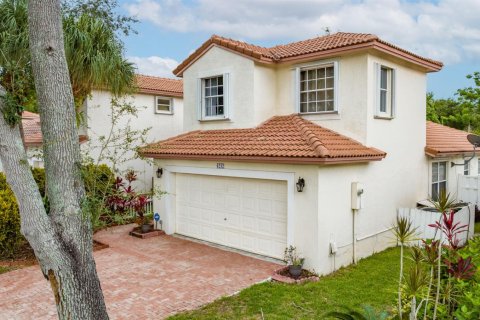 House in Coral Springs, Florida 3 bedrooms, 163.51 sq.m. № 2365713