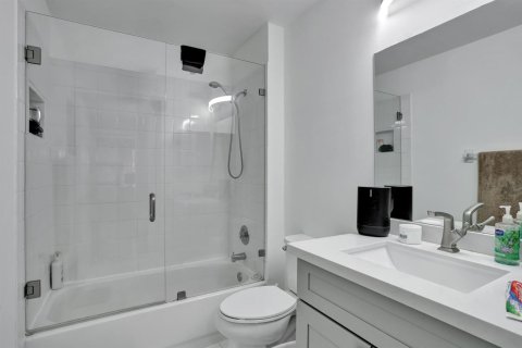 House in Coral Springs, Florida 3 bedrooms, 163.51 sq.m. № 2365713 - photo 17