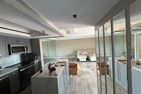 Condo in Saint Petersburg, Florida, 3 bedrooms № 2211687 - photo 3