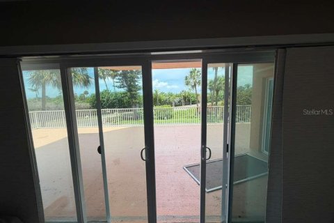 Condo in Saint Petersburg, Florida, 3 bedrooms № 2211687 - photo 10