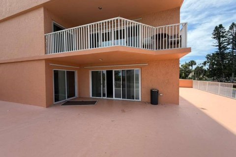 Condo in Saint Petersburg, Florida, 3 bedrooms № 2211687 - photo 11