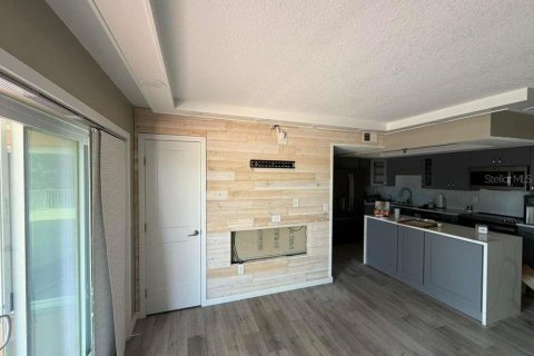 Condo in Saint Petersburg, Florida, 3 bedrooms № 2211687 - photo 5