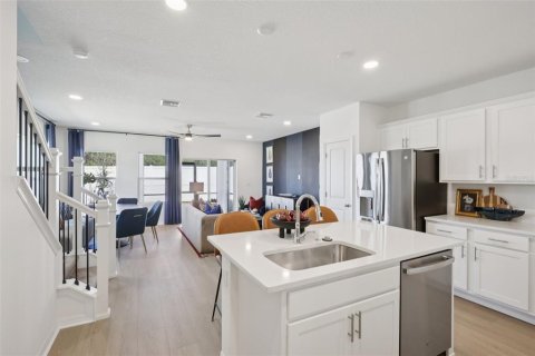 Townhouse in Zephyrhills, Florida 3 bedrooms, 152.17 sq.m. № 2094102 - photo 9