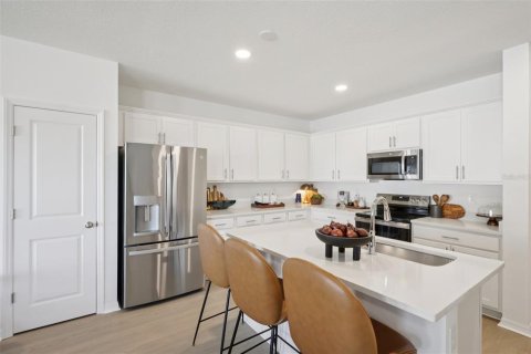 Townhouse in Zephyrhills, Florida 3 bedrooms, 152.17 sq.m. № 2094102 - photo 6