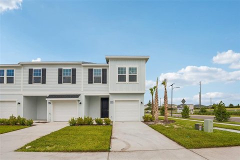 Townhouse in Zephyrhills, Florida 3 bedrooms, 152.17 sq.m. № 2094102 - photo 2