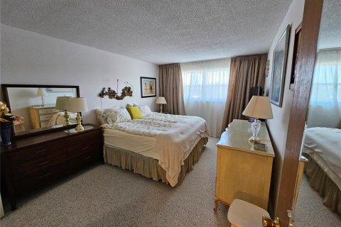 Condo in Gulfport, Florida, 1 bedroom  № 1917648 - photo 10