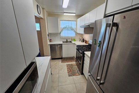 Condo in Gulfport, Florida, 1 bedroom  № 1917648 - photo 4