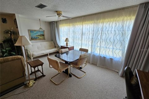 Condo in Gulfport, Florida, 1 bedroom  № 1917648 - photo 9