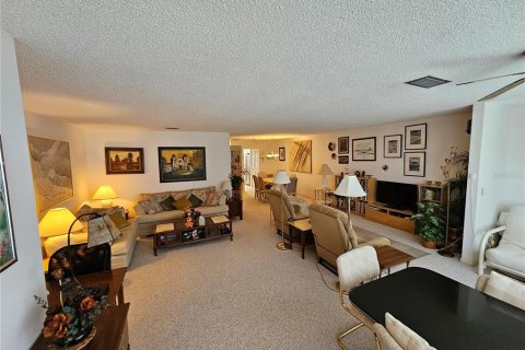 Condo in Gulfport, Florida, 1 bedroom  № 1917648 - photo 8