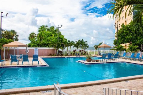 Condo in Gulfport, Florida, 1 bedroom  № 1917648 - photo 18