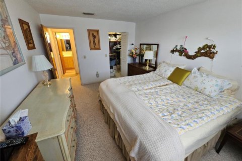 Condo in Gulfport, Florida, 1 bedroom  № 1917648 - photo 11