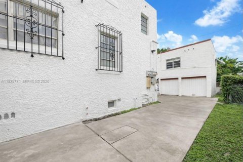 Commercial property in Miami, Florida 357.58 sq.m. № 1998479 - photo 2