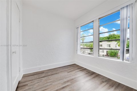 Commercial property in Miami, Florida 357.58 sq.m. № 1998479 - photo 12