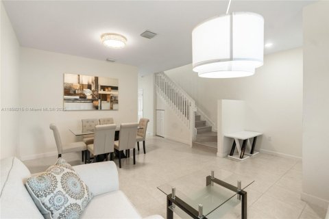 Touwnhouse à vendre à Hialeah, Floride: 3 chambres, 143.07 m2 № 1878722 - photo 8