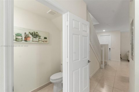 Touwnhouse à vendre à Hialeah, Floride: 3 chambres, 143.07 m2 № 1878722 - photo 20