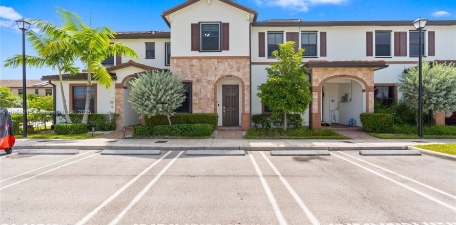 Touwnhouse à Hialeah, Floride 3 chambres, 143.07 m2 № 1878722