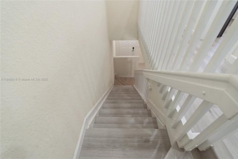 Touwnhouse à vendre à Hialeah, Floride: 3 chambres, 143.07 m2 № 1878722 - photo 25