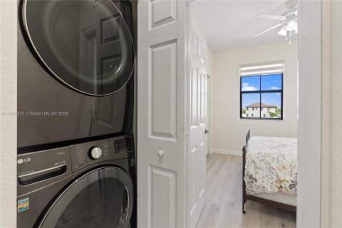 Touwnhouse à vendre à Hialeah, Floride: 3 chambres, 143.07 m2 № 1878722 - photo 26