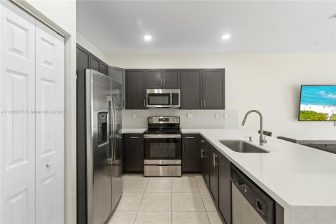 Touwnhouse à vendre à Hialeah, Floride: 3 chambres, 143.07 m2 № 1878722 - photo 11