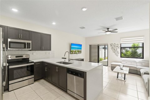 Touwnhouse à vendre à Hialeah, Floride: 3 chambres, 143.07 m2 № 1878722 - photo 10