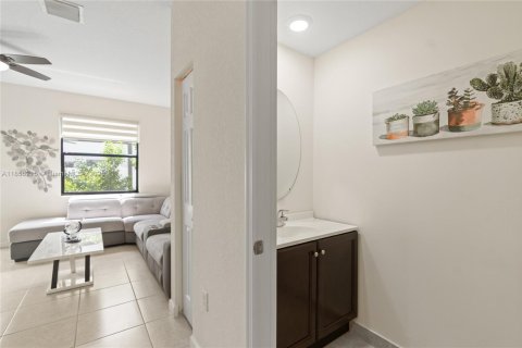 Touwnhouse à vendre à Hialeah, Floride: 3 chambres, 143.07 m2 № 1878722 - photo 18