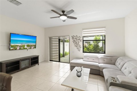 Touwnhouse à vendre à Hialeah, Floride: 3 chambres, 143.07 m2 № 1878722 - photo 13