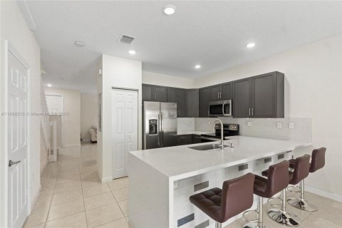 Touwnhouse à vendre à Hialeah, Floride: 3 chambres, 143.07 m2 № 1878722 - photo 15