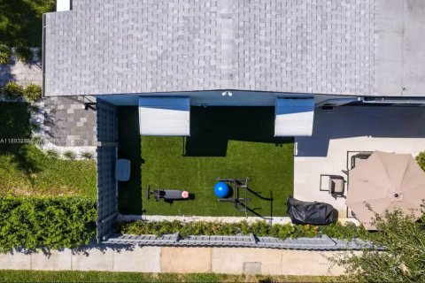 Снять в аренду виллу или дом в Уэст-Палм-Бич, Флорида 2 спальни, 72.46м2, № 1945259 - фото 22