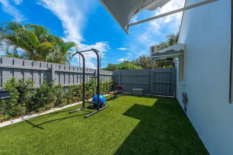 Снять в аренду виллу или дом в Уэст-Палм-Бич, Флорида 2 спальни, 72.46м2, № 1945259 - фото 21