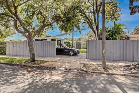 Снять в аренду виллу или дом в Уэст-Палм-Бич, Флорида 2 спальни, 72.46м2, № 1945259 - фото 14