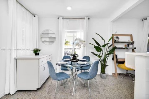 Снять в аренду виллу или дом в Уэст-Палм-Бич, Флорида 2 спальни, 72.46м2, № 1945259 - фото 6