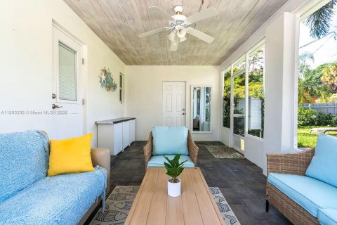 Снять в аренду виллу или дом в Уэст-Палм-Бич, Флорида 2 спальни, 72.46м2, № 1945259 - фото 10